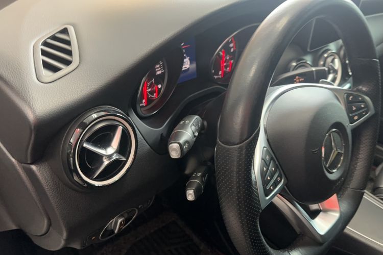 Used Mercedes-Benz GLA 2019 GLA 200 Dynamic Edition Interior 3