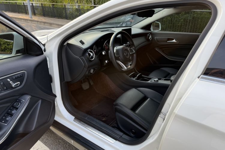 Used Mercedes-Benz GLA 2019 GLA 200 Dynamic Edition Interior 3