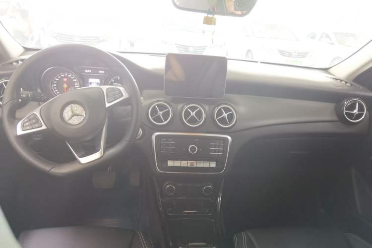 Used Mercedes-Benz GLA 2019 GLA 200 Dynamic Edition Interior 3
