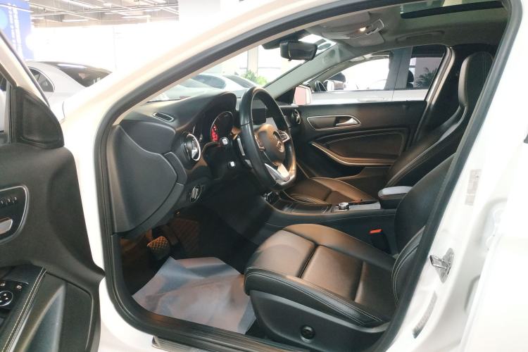 Used Mercedes-Benz GLA 2019 GLA 200 Dynamic Edition Interior 4