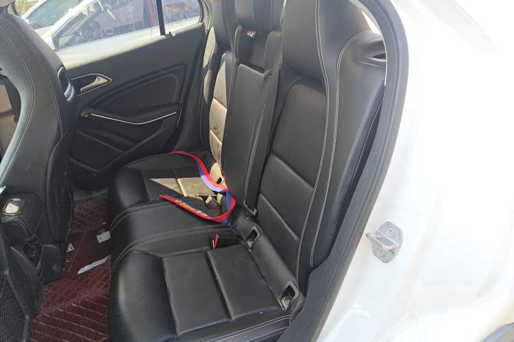 Used Mercedes-Benz GLA 2019 GLA 200 Dynamic Edition Interior 4