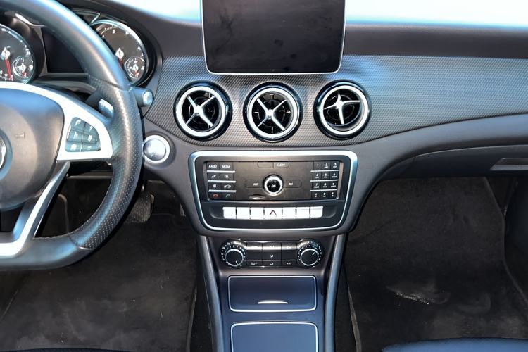 Used Mercedes-Benz GLA 2019 GLA 200 Dynamic Edition Interior 4