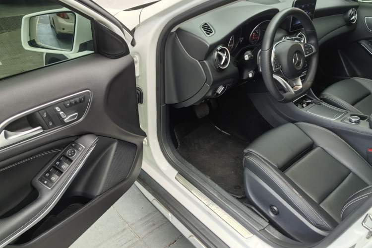 Used Mercedes-Benz GLA 2019 GLA 200 Dynamic Edition Interior 5
