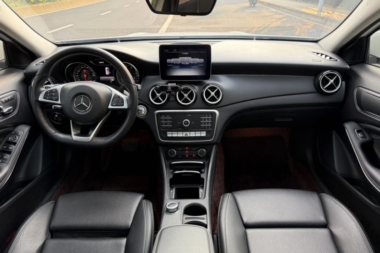 Used Mercedes-Benz GLA 2019 GLA 200 Dynamic Edition Interior 5