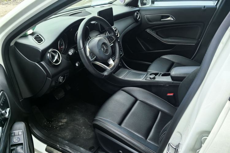 Used Mercedes-Benz GLA 2019 GLA 200 Dynamic Edition Interior 5