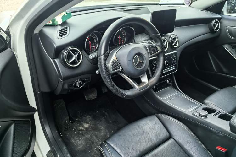 Used Mercedes-Benz GLA 2019 GLA 200 Dynamic Edition Interior 6