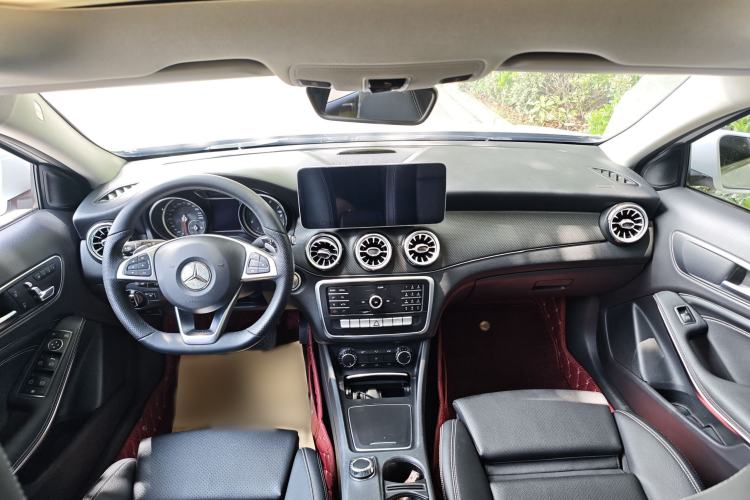 Used Mercedes-Benz GLA 2019 GLA 200 Dynamic Edition Interior 6