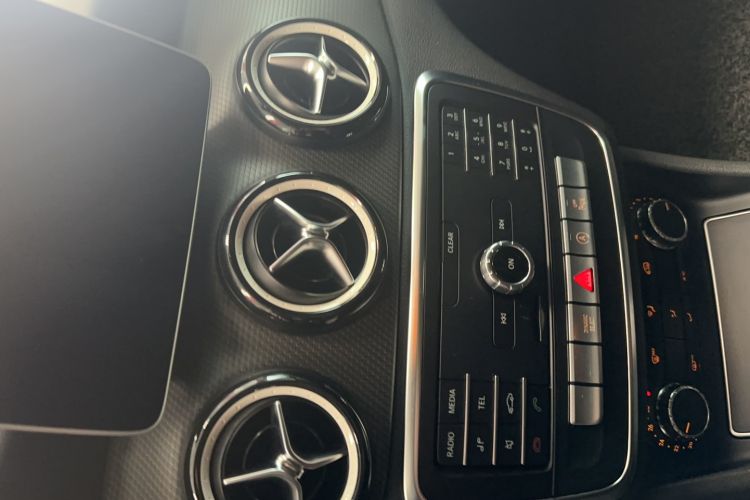 Used Mercedes-Benz GLA 2019 GLA 200 Dynamic Edition Interior 8