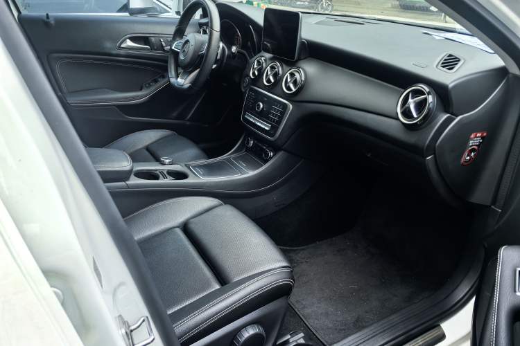 Used Mercedes-Benz GLA 2019 GLA 200 Dynamic Edition Interior 9