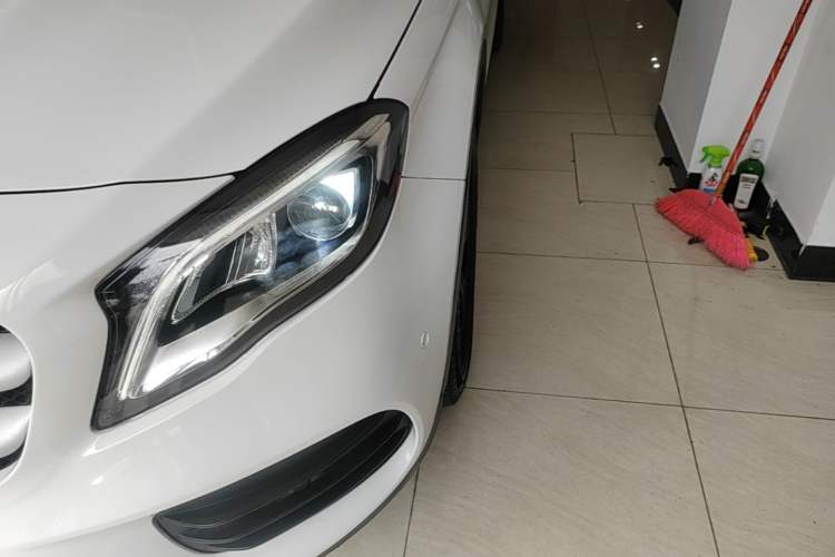Used Mercedes-Benz GLA 2019 GLA 200 Fashion Model Left Front Headlight