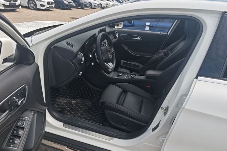 Used Mercedes-Benz GLA 2019 GLA 200 Fashion Model Left Front Seat
