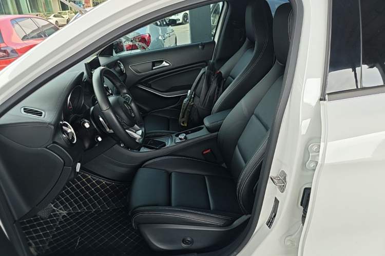 Used Mercedes-Benz GLA 2019 GLA 200 Fashion Model Left Front Seat