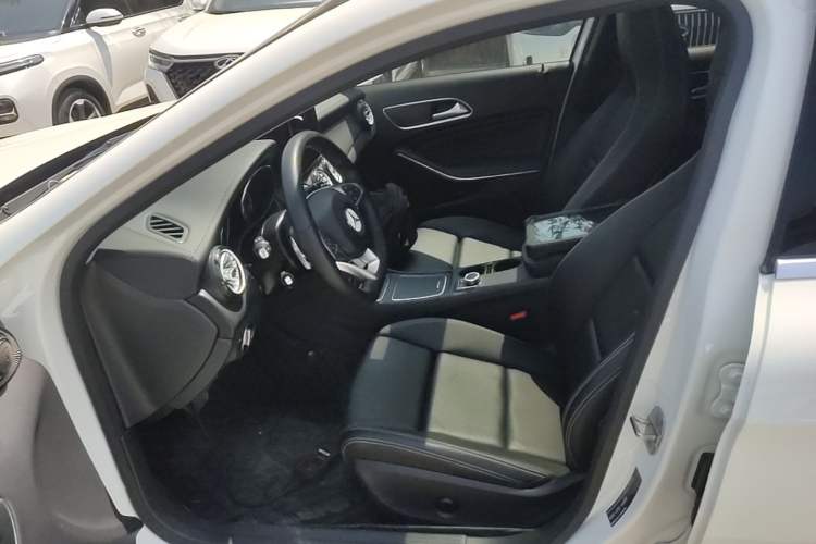 Used Mercedes-Benz GLA 2019 GLA 200 Fashion Model Left Front Seat