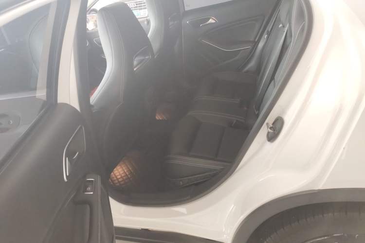 Used Mercedes-Benz GLA 2019 GLA 200 Fashion Model Left Rear Seat