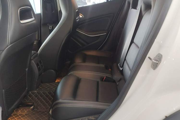 Used Mercedes-Benz GLA 2019 GLA 200 Fashion Model Left Rear Seat