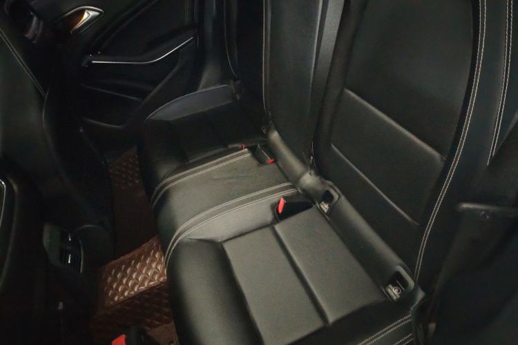 Used Mercedes-Benz GLA 2019 GLA 200 Fashion Model Left Rear Seat