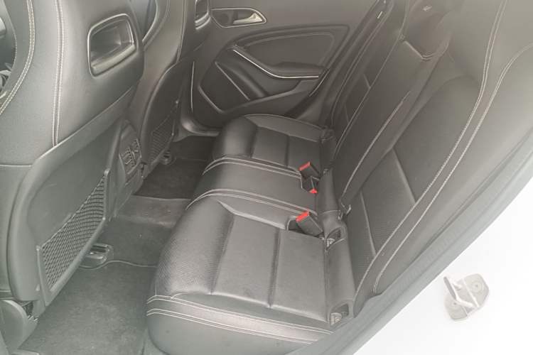 Used Mercedes-Benz GLA 2019 GLA 200 Fashion Model Left Rear Seat