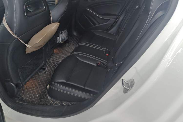 Used Mercedes-Benz GLA 2019 GLA 200 Fashion Model Left Rear Seat