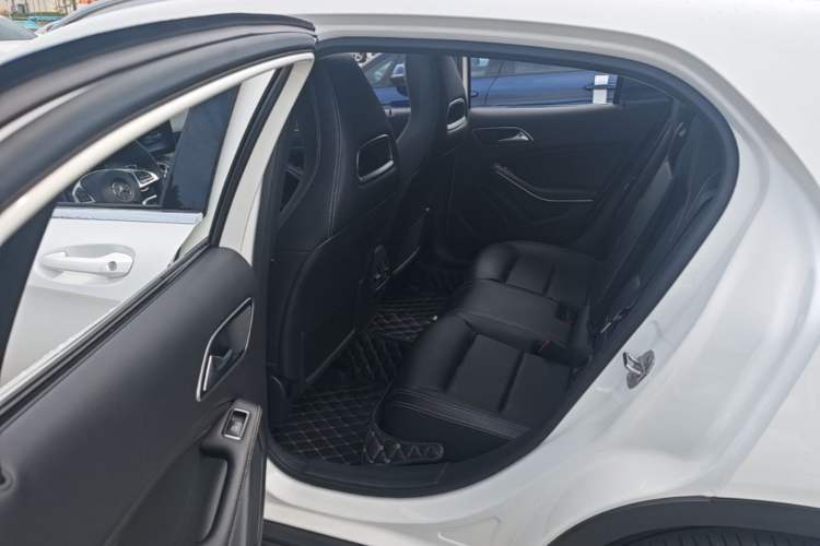 Used Mercedes-Benz GLA 2019 GLA 200 Fashion Model Left Rear Seat