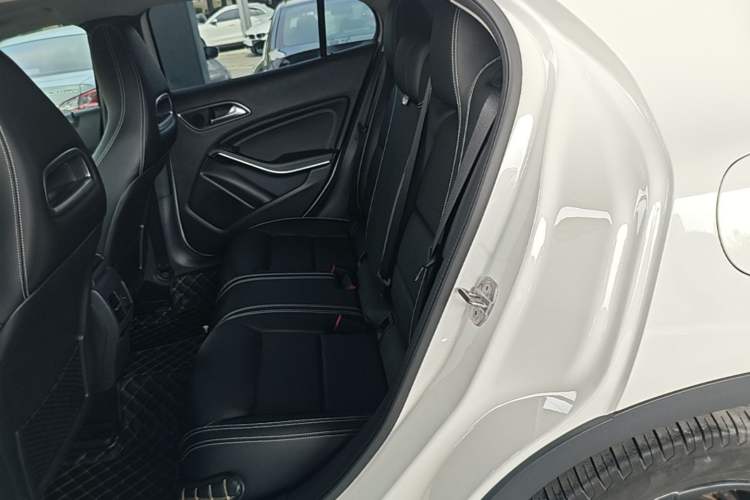 Used Mercedes-Benz GLA 2019 GLA 200 Fashion Model Left Rear Seat