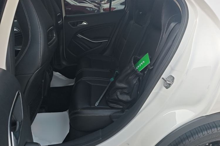 Used Mercedes-Benz GLA 2019 GLA 200 Fashion Model Left Rear Seat