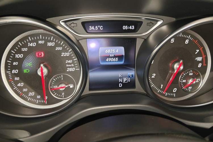 Used Mercedes-Benz GLA 2019 GLA 200 Fashion Model Odometer Close Up