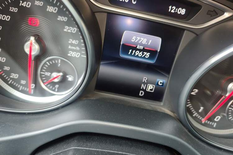Used Mercedes-Benz GLA 2019 GLA 200 Dynamic Edition Odometer Close Up