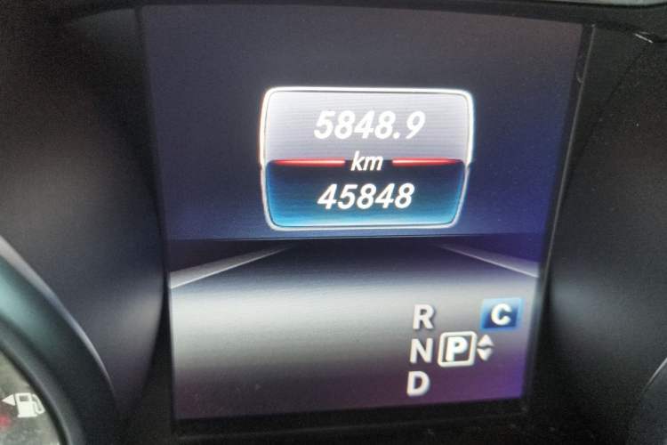 Used Mercedes-Benz GLA 2019 GLA 200 Fashion Model Odometer Close Up
