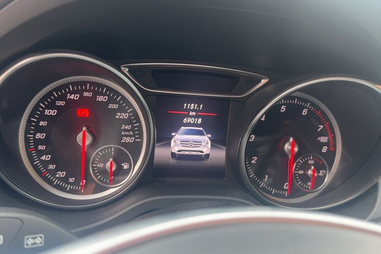 Used Mercedes-Benz GLA 2019 GLA 200 Fashion Model Odometer Close Up