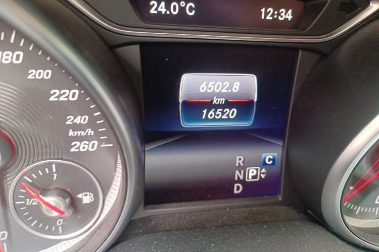 Used Mercedes-Benz GLA 2019 GLA 200 Fashion Model Odometer Close Up