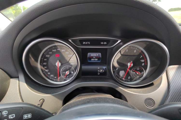 Used Mercedes-Benz GLA 2019 GLA 200 Fashion Model Odometer Close Up