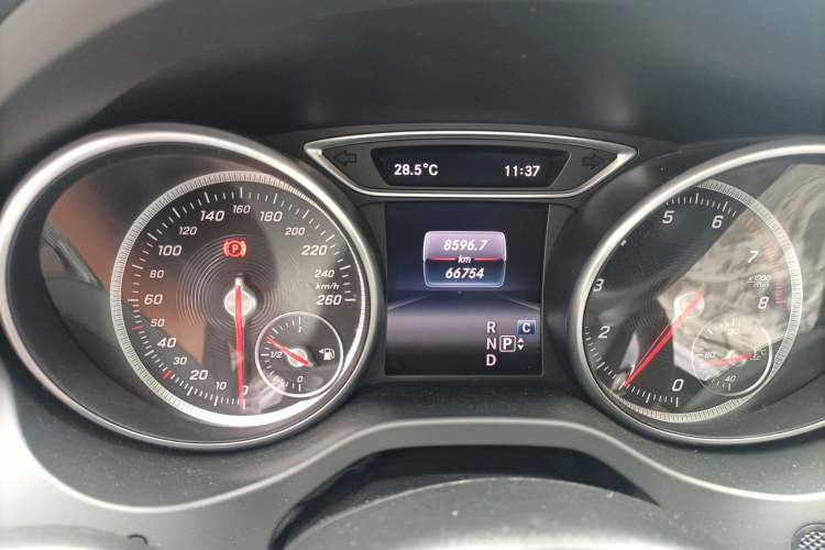 Used Mercedes-Benz GLA 2019 GLA 200 Dynamic Edition Odometer Close Up