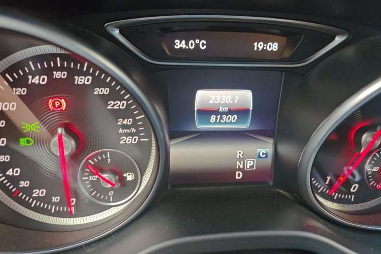 Used Mercedes-Benz GLA 2019 GLA 200 Dynamic Edition Odometer Close Up