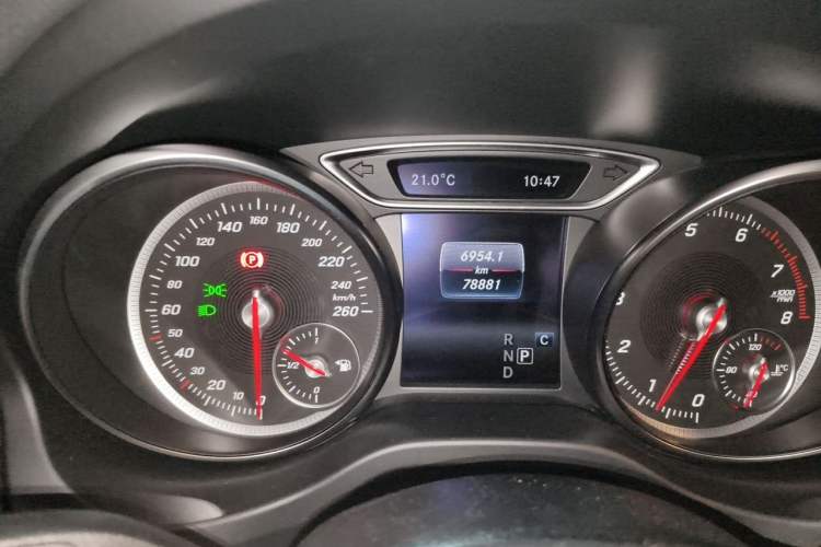 Used Mercedes-Benz GLA 2019 GLA 200 Fashion Model Odometer Close Up