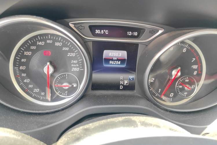 Used Mercedes-Benz GLA 2019 GLA 200 Fashion Model Odometer Close Up