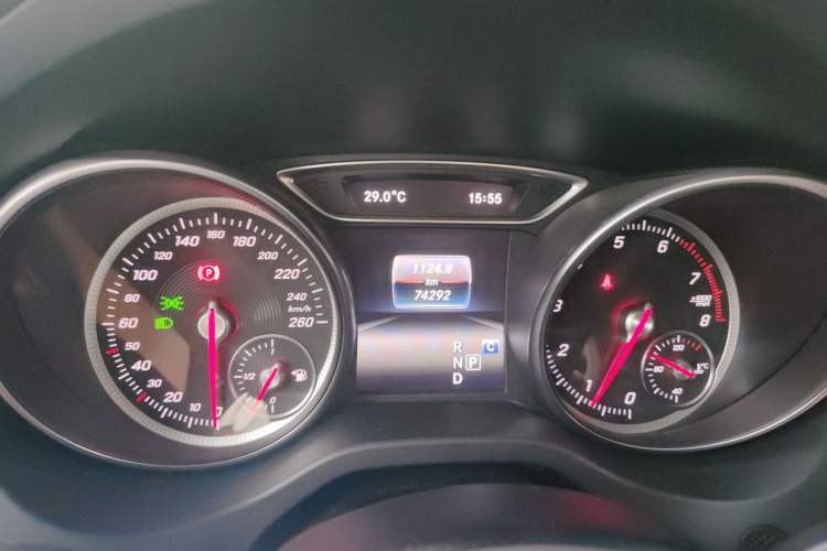 Used Mercedes-Benz GLA 2019 GLA 200 Fashion Model Odometer Close Up
