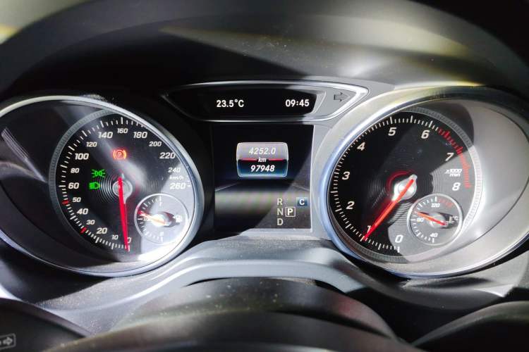 Used Mercedes-Benz GLA 2019 GLA 200 Dynamic Edition Odometer Close Up
