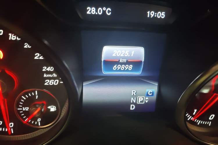 Used Mercedes-Benz GLA 2019 GLA 200 Fashion Model Odometer Close Up