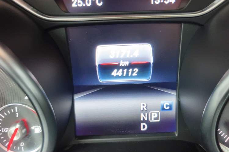 Used Mercedes-Benz GLA 2019 GLA 200 Fashion Model Odometer Close Up
