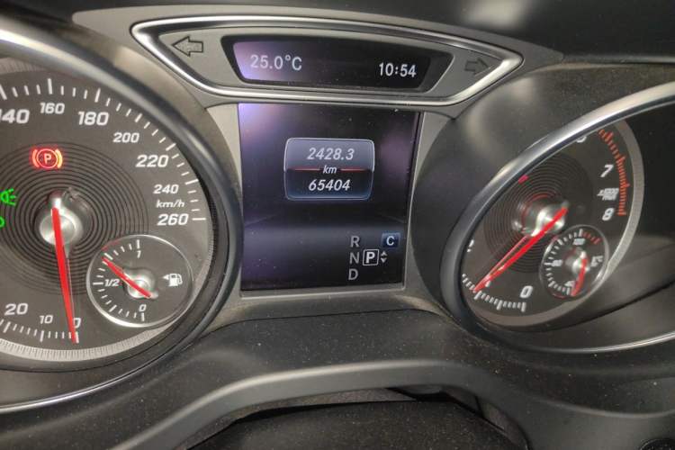 Used Mercedes-Benz GLA 2019 GLA 200 Fashion Model Odometer Close Up