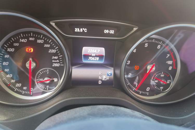 Used Mercedes-Benz GLA 2019 GLA 200 Dynamic Edition Odometer Close Up