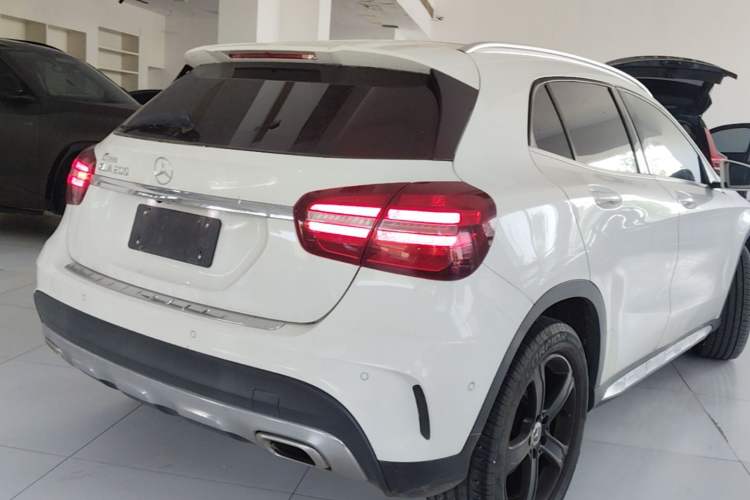 Used Mercedes-Benz GLA 2019 GLA 200 Fashion Model Rear Right 45 Deg