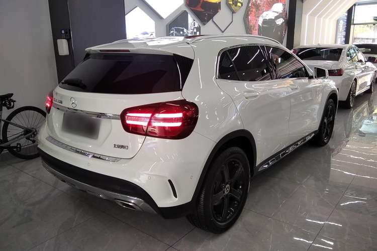 Used Mercedes-Benz GLA 2019 GLA 200 Fashion Model Rear Right 45 Deg