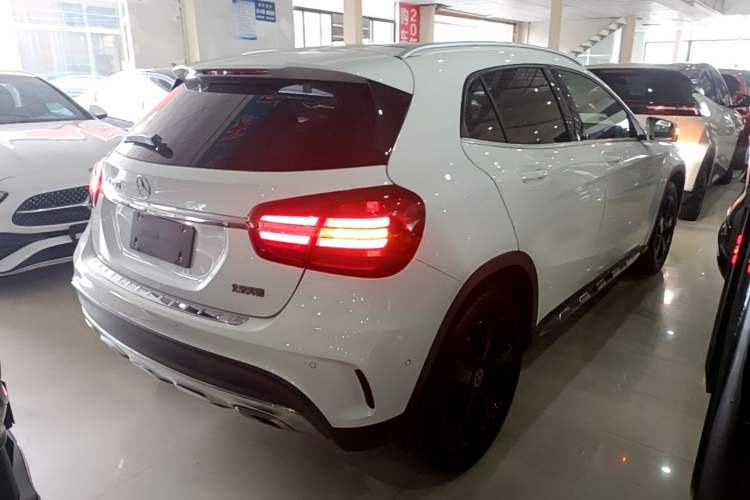 Used Mercedes-Benz GLA 2019 GLA 200 Fashion Model Rear Right 45 Deg