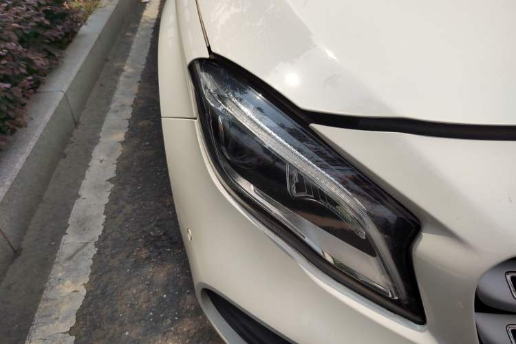 Used Mercedes-Benz GLA 2019 GLA 200 Fashion Model Right Front Headlight