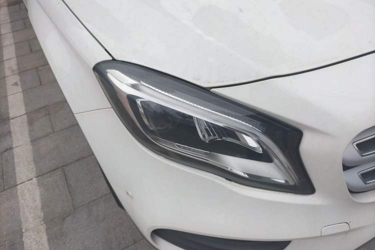 Used Mercedes-Benz GLA 2019 GLA 200 Fashion Model Right Front Headlight