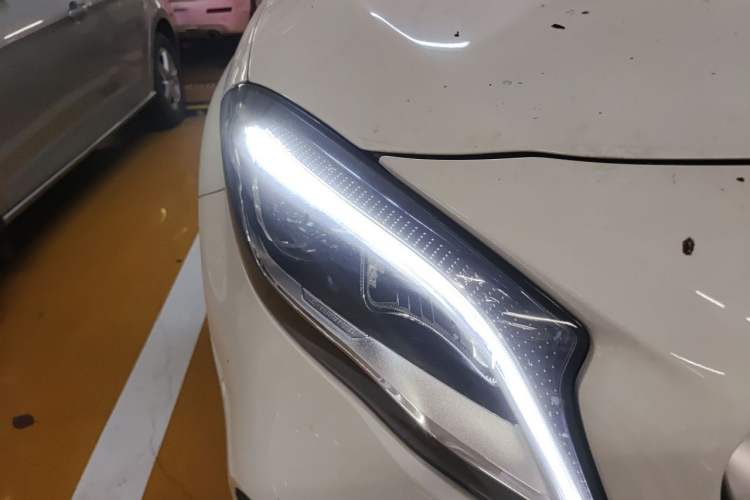 Used Mercedes-Benz GLA 2019 GLA 200 Fashion Model Right Front Headlight