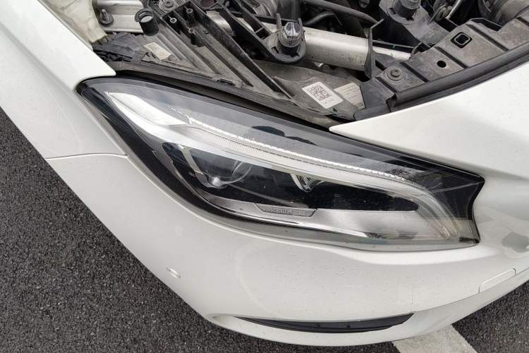 Used Mercedes-Benz GLA 2019 GLA 200 Fashion Model Right Front Headlight