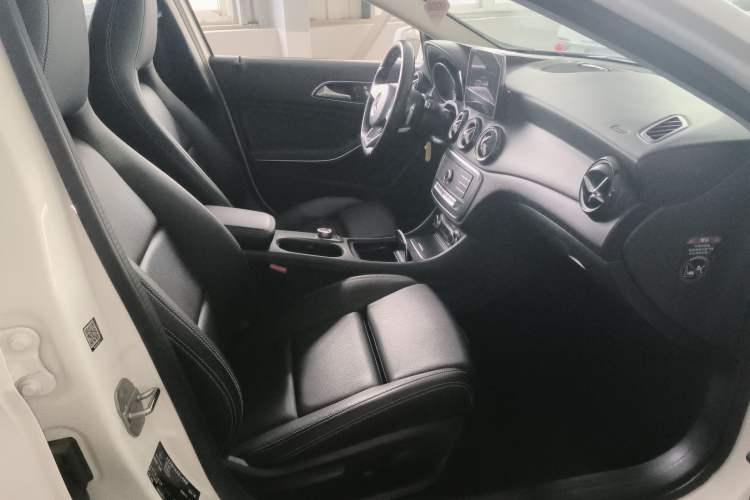 Used Mercedes-Benz GLA 2019 GLA 200 Dynamic Edition Right Front Seat