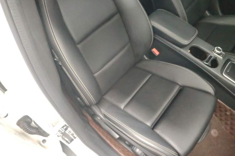 Used Mercedes-Benz GLA 2019 GLA 200 Fashion Model Right Front Seat